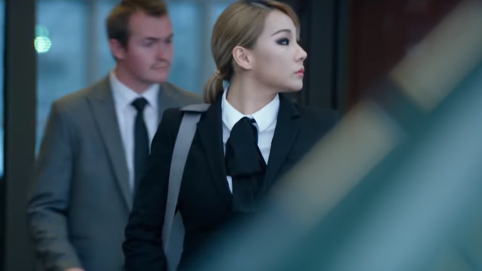 Mặc phát phì mất kiểm soát, CL (2NE1) vẫn gợi cảm, mặt không góc chết trong vai diễn đầu tay