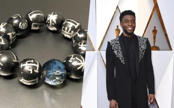 
Chadwick Boseman đã âm thầm mang chuỗi hạt Kimoyo của T’Challa trong bộ phim Black Panther về nhà. Có đeo nó hằng ngày không thế anh ơi?