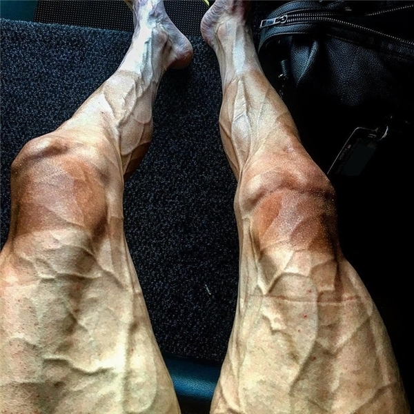 
Có thể thấy trong bức hình, đôi chân của VĐV người Ba Lan trông rất gân guốc. 
