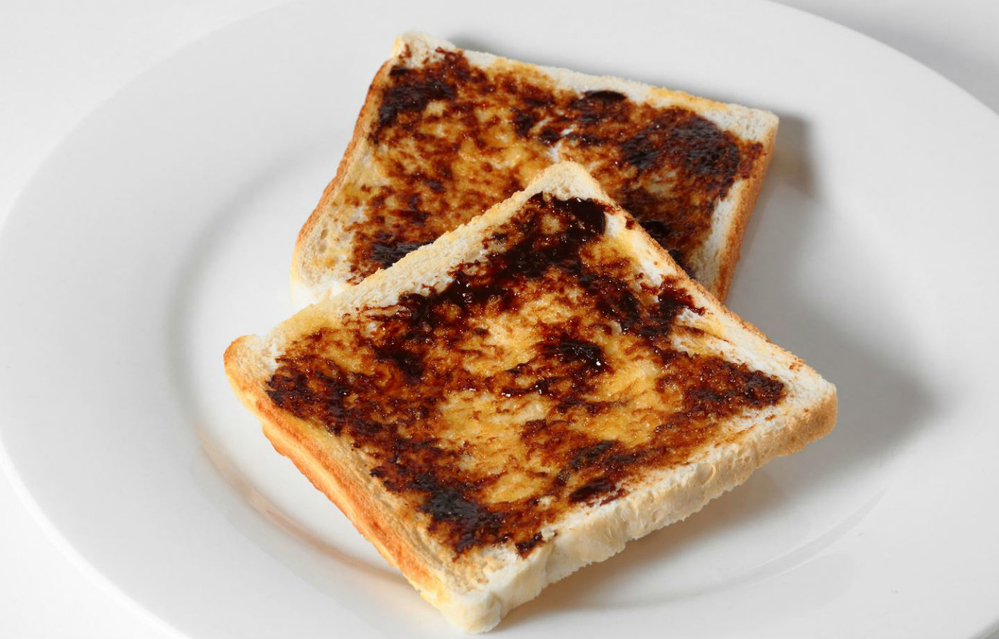 ​Người dân Úc yêu thích bơ Vegemite đến mức họ có thể ăn chúng mỗi sáng cùng với bánh mì nướng. Bữa ăn được hoàn tất cùng một loại hoa quả bổ dưỡng.