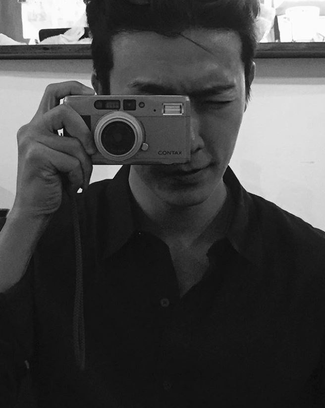 
Donghae thường dùng máy ảnh để ghi lại những khoảnh khắc của cuộc sống