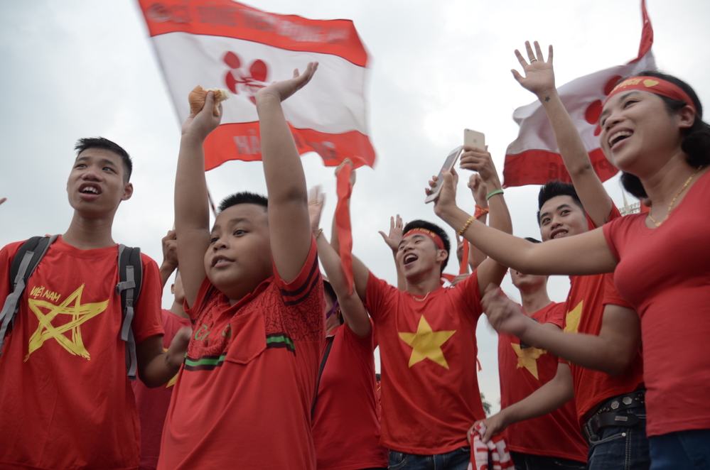
Từ bên ngoài sân vận động các cổ động viên đã vô cùng hào hứng trước trận đấu của đội tuyển U23 Việt Nam