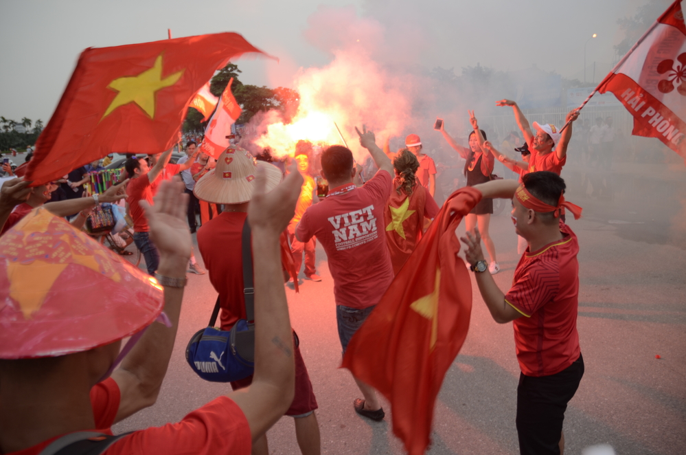 Những sắc thái đẹp tuyệt vời của CĐV góp phần làm nên chiến thắng của U23 Việt Nam trên sân Mỹ Đình