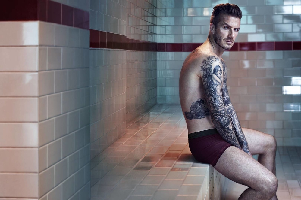 
Có thể dễ dàng nhận ra những bức ảnh quảng cáo nội y nổi tiếng của David Beckham luôn sở hữu những đường cong nhạy cảm vô cùng hấp dẫn.