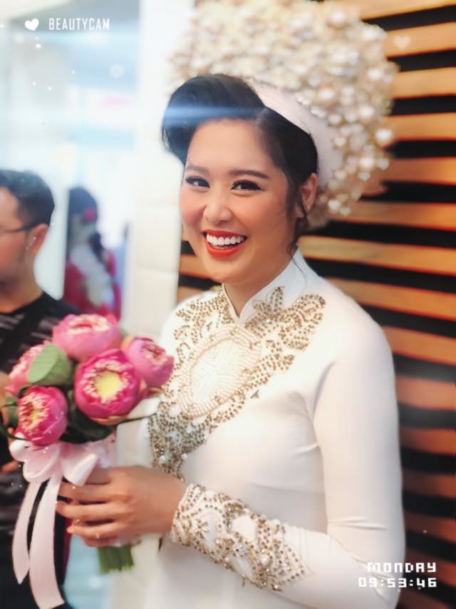 NSND Hồng Vân bật khóc trong đám cưới cho con gái lớn tại nhà riêng - Tin sao Viet - Tin tuc sao Viet - Scandal sao Viet - Tin tuc cua Sao - Tin cua Sao