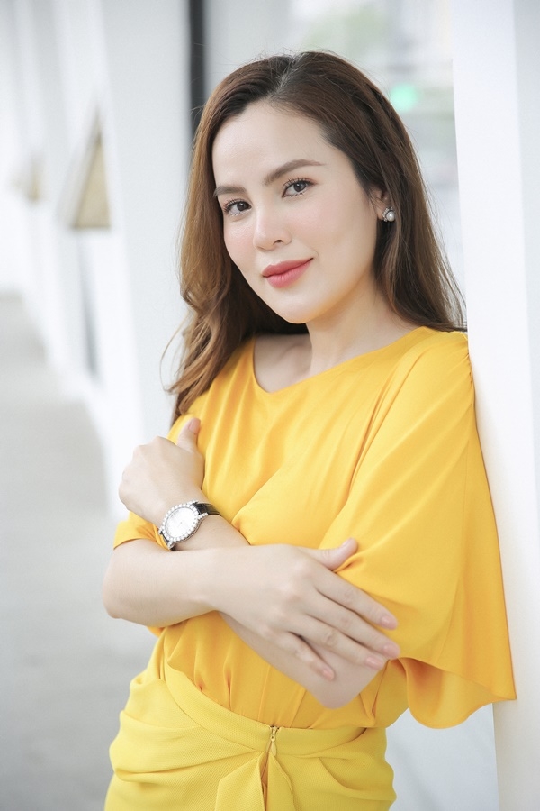 Hoa hậu Phương Lê chào thu bằng bộ ảnh street style quyến rũ
