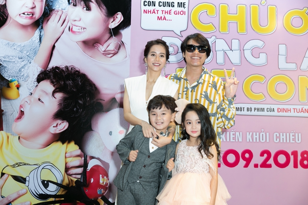 
Gia đình nhỏ của An Nguy và Kiều Minh Tuấn trong phim.