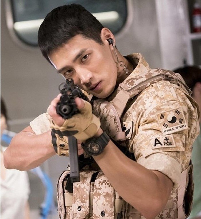 
Ahn Bo Hyun đảm nhận vai trung sĩ Im Kwang Nam trong Hậu duệ mặt trời