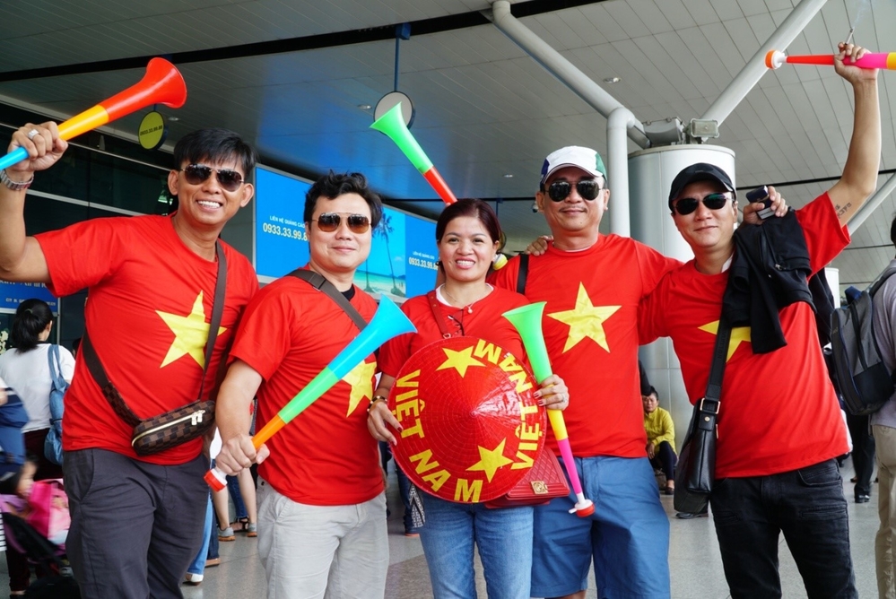 Người hâm mộ lên đường “tiếp lửa” tuyển Olympic Việt Nam