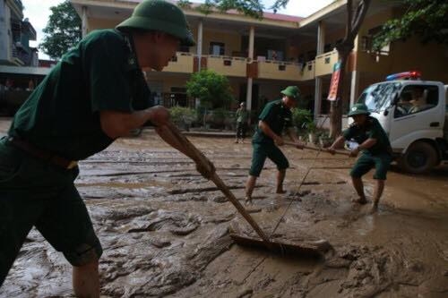 Nghệ An: Nhiều nơi tan hoang, xơ xác, bùn dày cả mét sau khi nước lũ đang rút dần