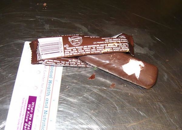 
Methamphetamine (Ma túy đá) được bọc trong một thanh chocolate.