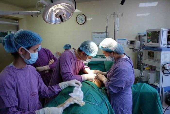 
Ca phẫu thuật tạo hình tuyến vú phì đại cho bệnh nhân ở Yên Bái  - Ảnh: Internet