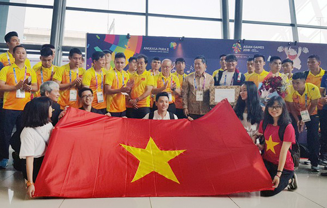 
ĐT Olympic Việt Nam được tiếp đón rất nhiệt tình khi đặt chân đến Indonesia.