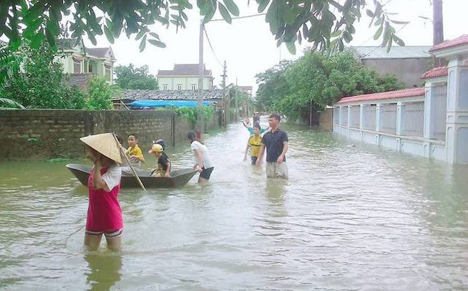 Thanh Hoá: Nước lũ dâng cao, hơn 7.000 người dân được di dời, hàng nghìn ngôi nhà bị ngập sâu