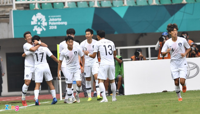 
Olympic Hàn Quốc sớm có 2 bàn thắng ngay đầu hiệp 1.