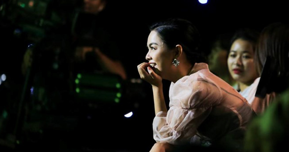 
Phạm Quỳnh Anh thích thú theo dõi các phần thi của 6 thí sinh, đặc biệt là màn hóa thân của Duy Khánh với hình tượng Phạm Quỳnh Anh qua ca khúc "Không đau vì quá đau".