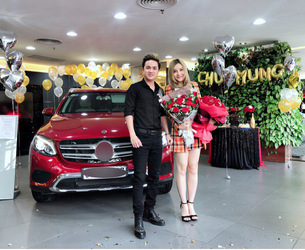 Cháu gái NSƯT Kim Tiểu Long được chồng tặng xe tiền tỉ trước ngày cưới - Tin sao Viet - Tin tuc sao Viet - Scandal sao Viet - Tin tuc cua Sao - Tin cua Sao