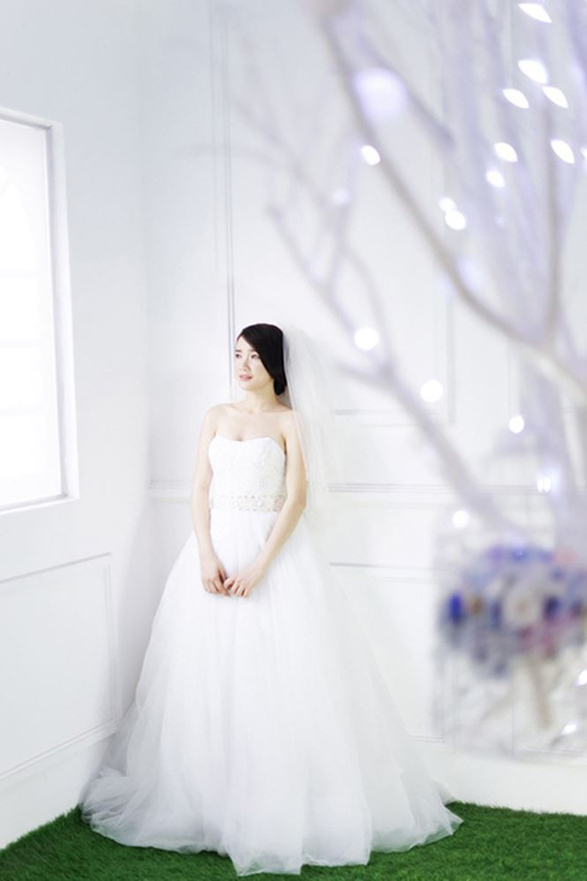 
Có thể thấy, Nhã Phương đã diện qua rất nhiều mẫu váy cưới, mỗi bộ váy đều tôn lên được vẻ đẹp trong sáng của cô.