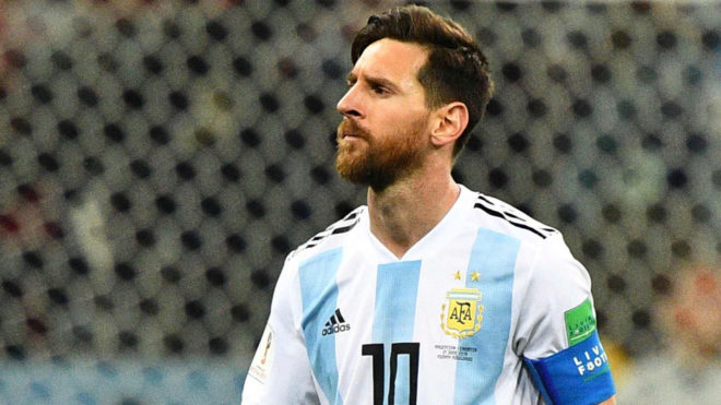 
Lần đầu tiên Messi nằm ngoài top 3 cầu thủ xuất sắc nhất của FIFA sau 11 năm.