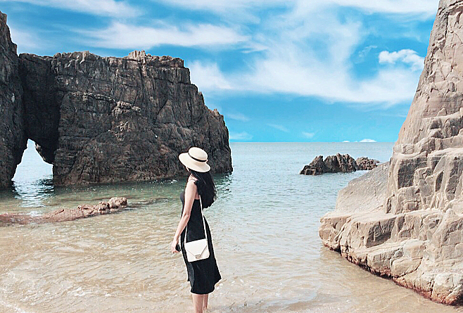 Khám phá bãi biển với cái trên Đá Nhảy nổi tiếng Quảng Bình - Ohman