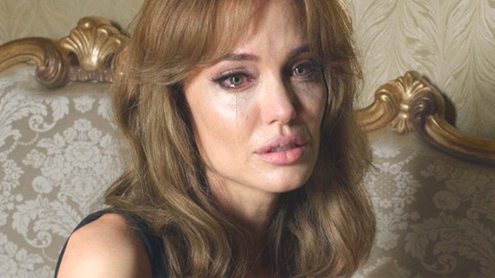 
Angelina Jolie cảm thấy hối hận vì đã bắt đầu mối quan hệ với Brad Pitt - Tin sao Viet - Tin tuc sao Viet - Scandal sao Viet - Tin tuc cua Sao - Tin cua Sao