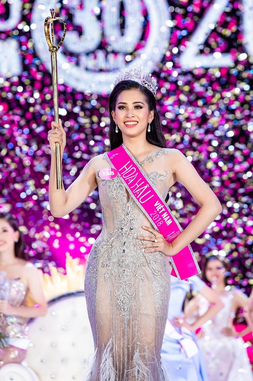 Bóc giá trang phục lúc đăng quang của Hoa hậu, Á hậu Việt Nam 2018