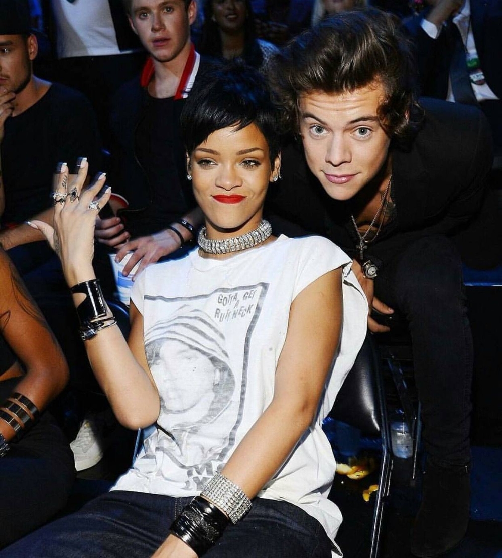 
Rihanna và Harry Styles từng làm việc với Dawbell.