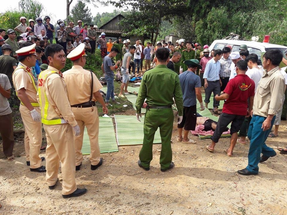 Vụ tai nạn kinh hoàng ở Lai Châu: Cẩu xe ra khỏi hiện trường phát hiện thêm nạn nhân thứ 13