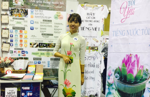 
Cô giáo Trần Thị Quỳnh Anh với dự án dạy học “Tôi yêu tiếng nước tôi” - Ảnh: NVCC