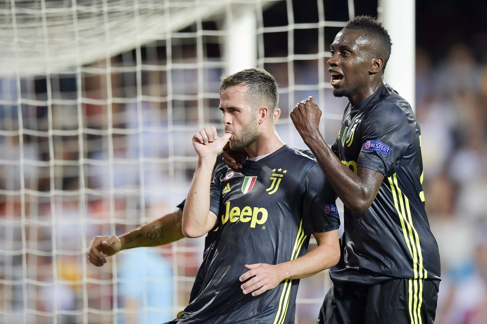 
Pjanic ghi cú đúp trên chấm phạt đền cho Juventus.