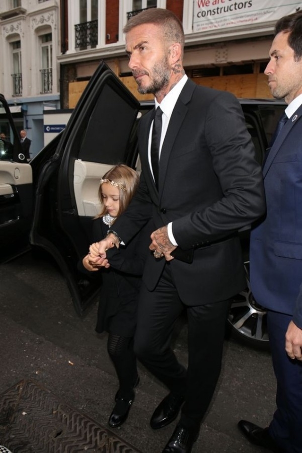 David Beckham bảnh bao đưa 4 nhóc tì dự Tuần lễ thời trang London