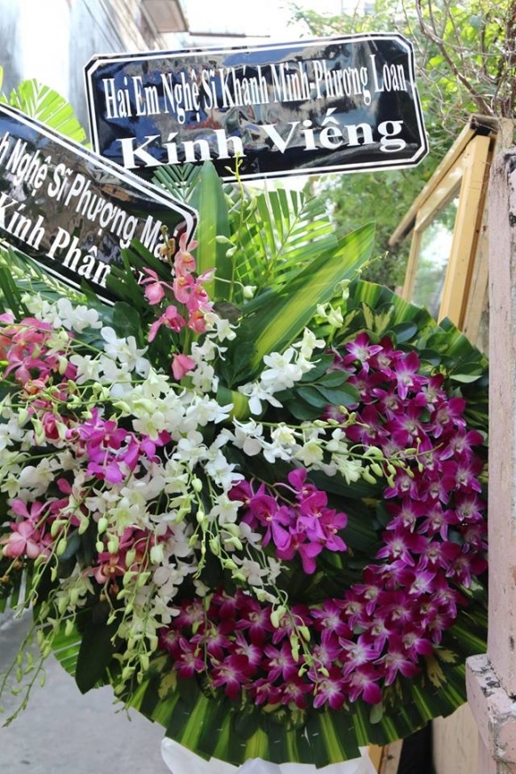
Nhiều nghệ sĩ gửi vòng hoa đến viếng nhiếp ảnh Minh Hoàng. - Tin sao Viet - Tin tuc sao Viet - Scandal sao Viet - Tin tuc cua Sao - Tin cua Sao