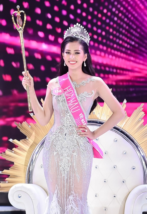 
Đương kim Hoa hậu Việt Nam 2018 Trần Tiểu Vy đang nhận được sự ủng hộ và kì vọng lớn của khán giả tại đấu trường nhan sắc quốc tế lần này. 