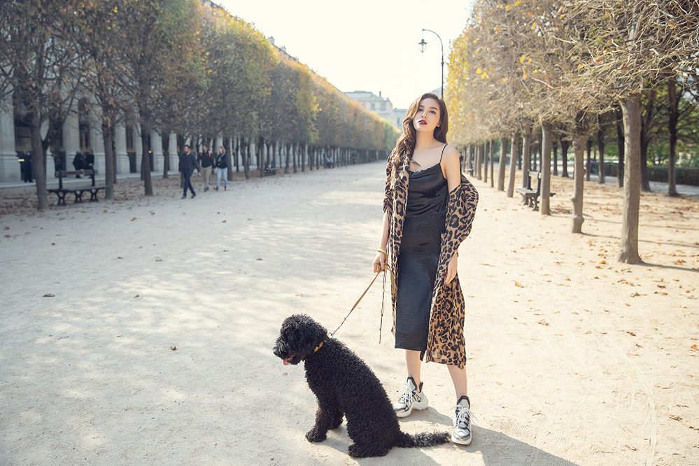 Hoa hậu Kỳ Duyên khoe street style cuốn hút trên đường phố Paris