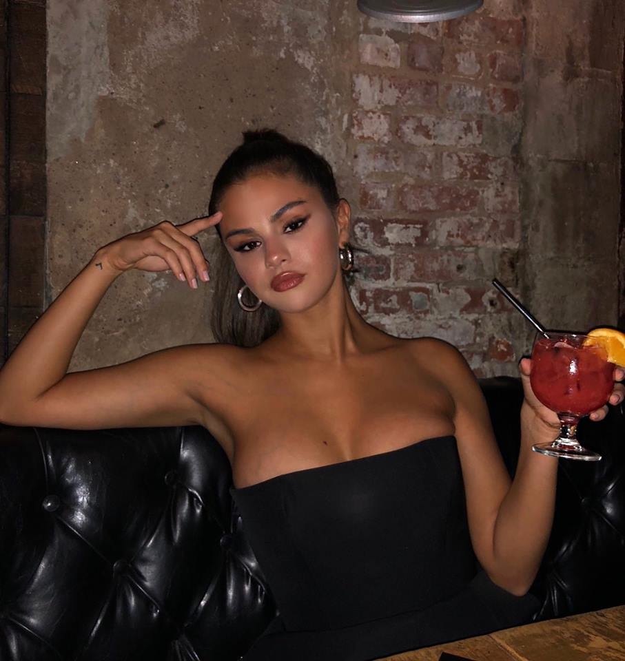 
Selena Gomez ngày càng đeo đuổi phong cách sexy hút mắt.