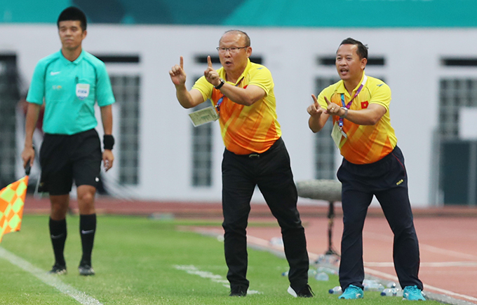 
Trợ lý Lê Huy Khoa sẽ tiếp tục đồng hành cùng bóng đá Việt Nam?