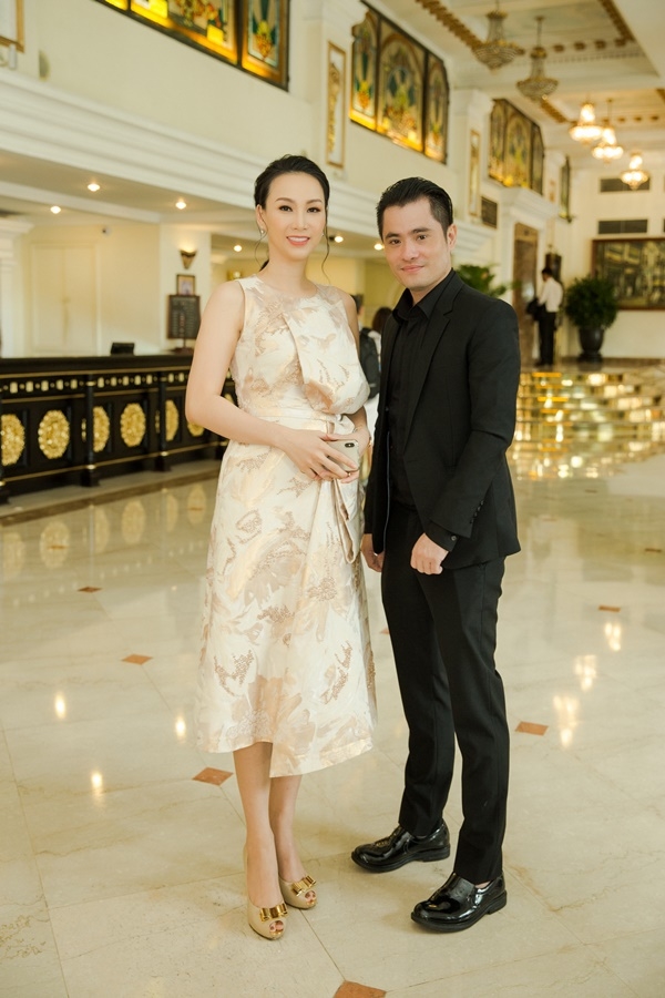 Hoa hậu Paris Vũ ra sân bay đón chủ tịch Fashion TV sang thăm Việt Nam