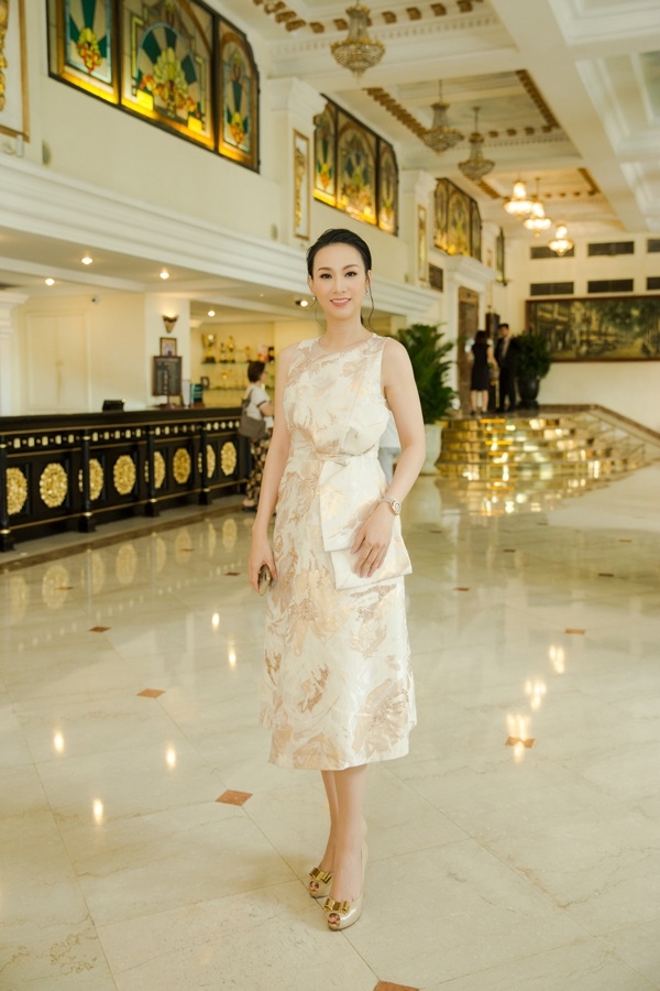 Hoa hậu Paris Vũ ra sân bay đón chủ tịch Fashion TV sang thăm Việt Nam