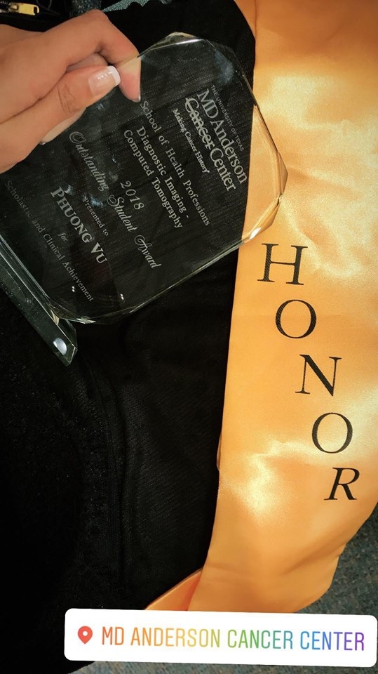 
Cúp “Honor Roll” dành cho sinh viên toàn diện và xuất sắc nhất mà Nam Phương nhận được - Ảnh: Internet