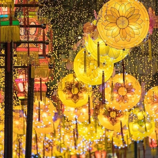
Tại Macau, những con phố trở nên lung linh hơn bởi ánh đèn 