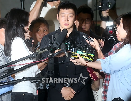 Lại một nam idol nổi tiếng bị điều tra vì tấn công tình dục, netizen phẫn nộ khi biết danh tính