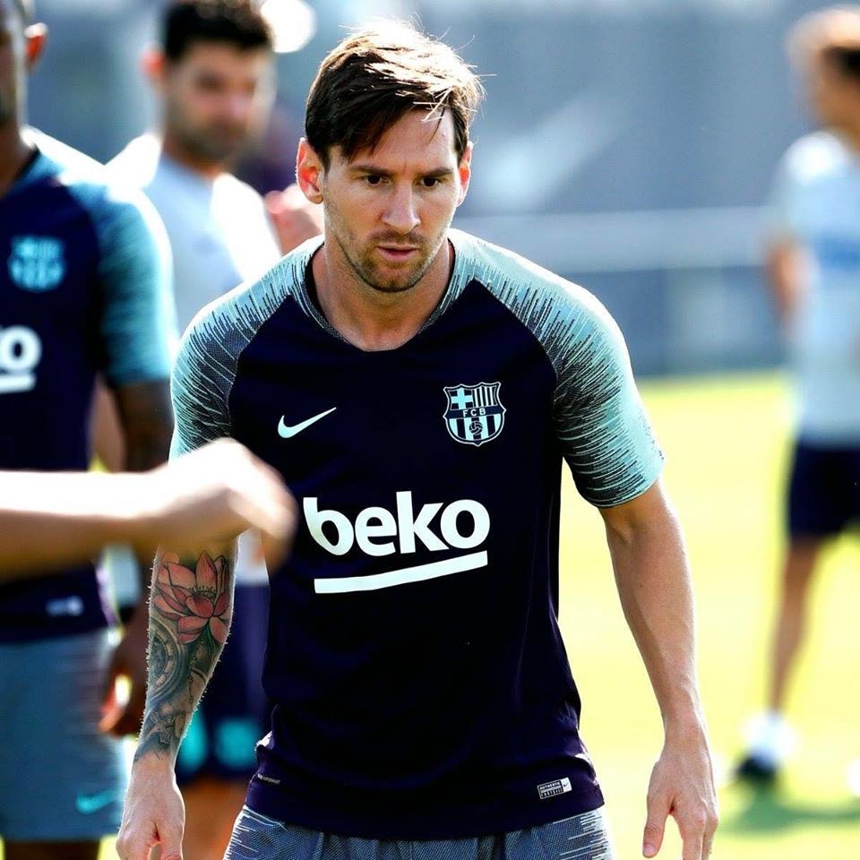 
Messi đã cạo đi bộ râu của mình.