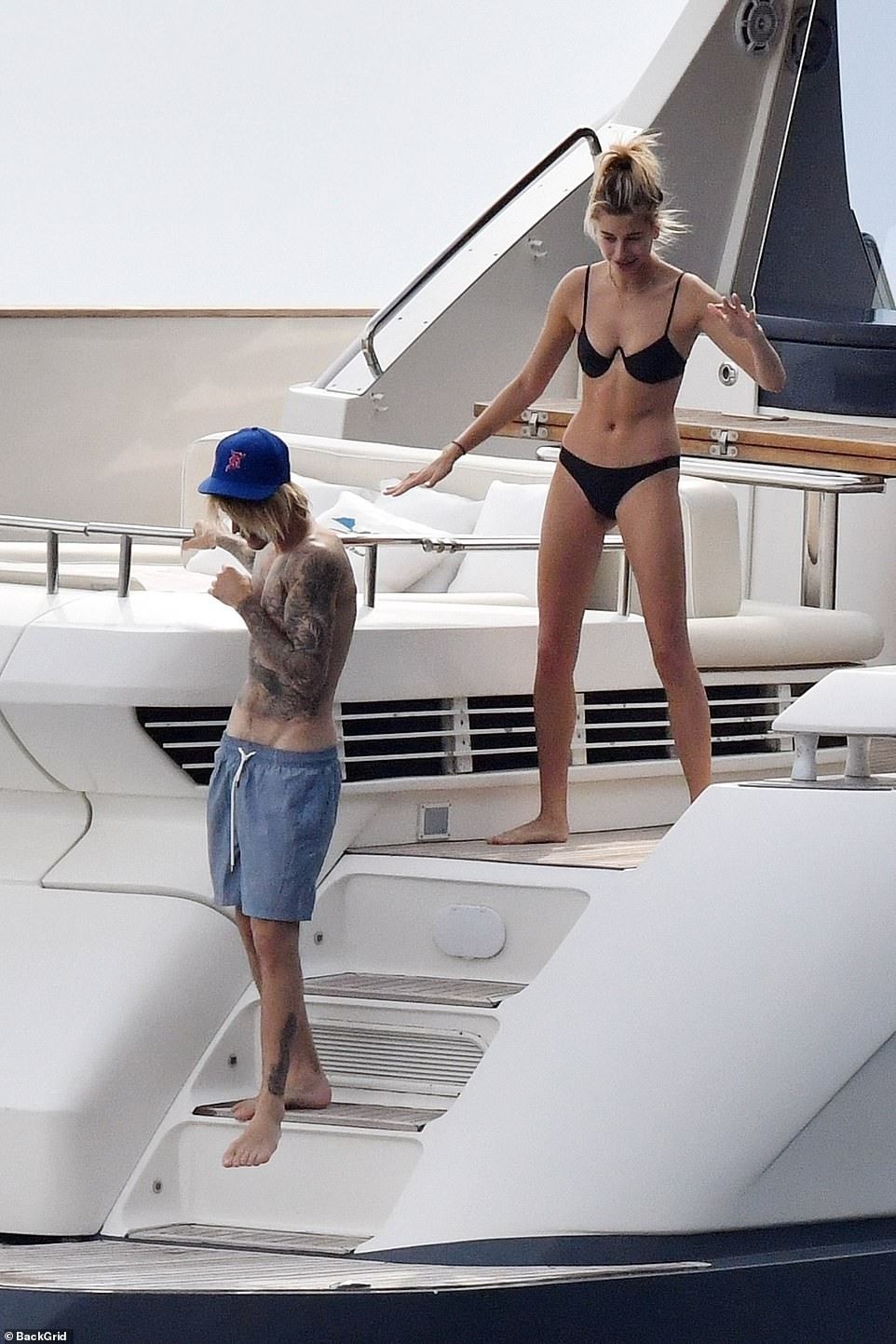 
Justin Bieber và Hailey Baldwin trên du thuyền trong chuyến du lịch mới đây.