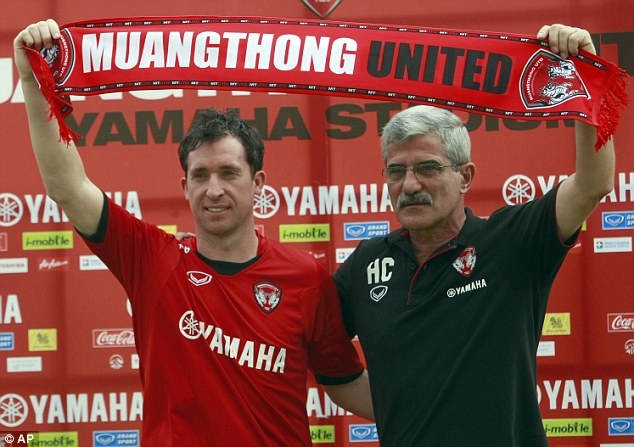 
Muangthong United, đội bóng rất nổi tiếng tại xứ sở chùa vàng là 1 trong 2 CLB Thái Lan gửi lời chào mời đến Quang Hải.