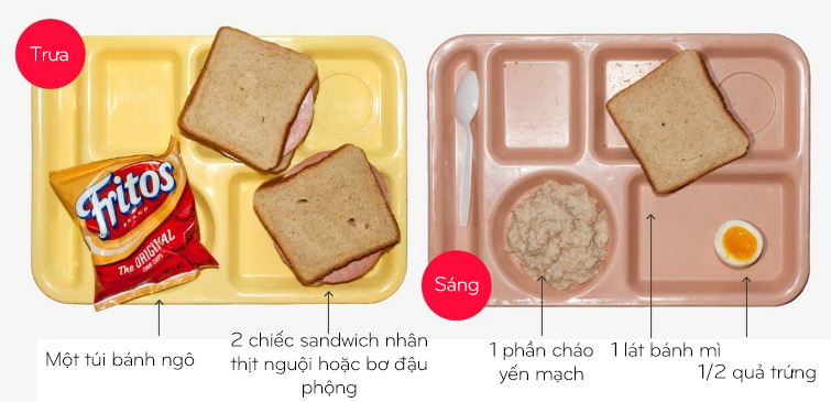 
Bữa sáng và bữa trưa có thành phần chủ yếu là bánh mì sandwich và các món ăn kèm