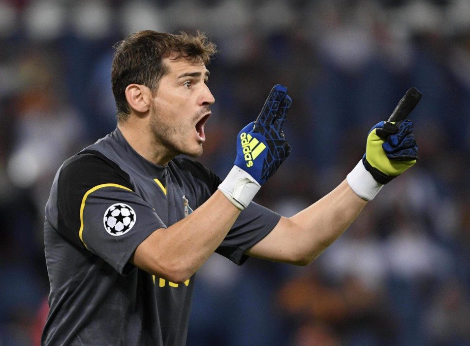 
Với sự hiện diện trong cuộc đối đầu giữa Porto và Schalke 04 đêm qua, Iker Casillas đã chính thức đi vào lịch sử giải đấu này với tư cách cầu thủ ra sân trong 20 mùa liên tiếp tại Champions League, vượt qua kỷ lục mà Ryan Giggs nắm giữ.