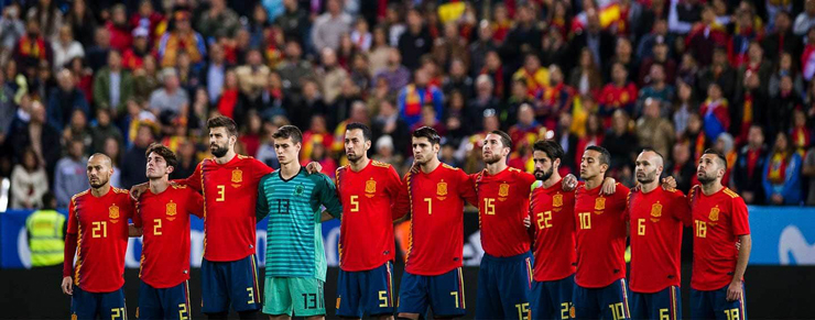 
Quốc ca của Tây Ban Nha thì hoàn toàn không có lời nên các cầu thủ chỉ đứng im mỗi khi làm lễ chào cờ.