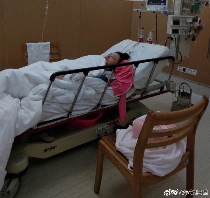 
Hình ảnh Lưu Vũ Hân trên giường bệnh được Sina đăng tải.