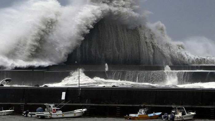 
Siêu bão Jebi đã tràn vào đảo Shikoku vào chiều hôm 3/9, kéo theo mưa lớn kéo dài
