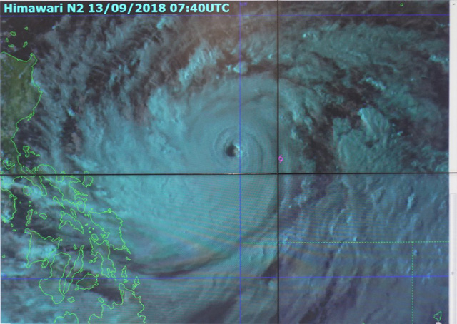 Siêu bão Mangkhut sắp tiến vào vịnh Bắc Bộ mạnh tương đương siêu bão Haiyan năm 2013